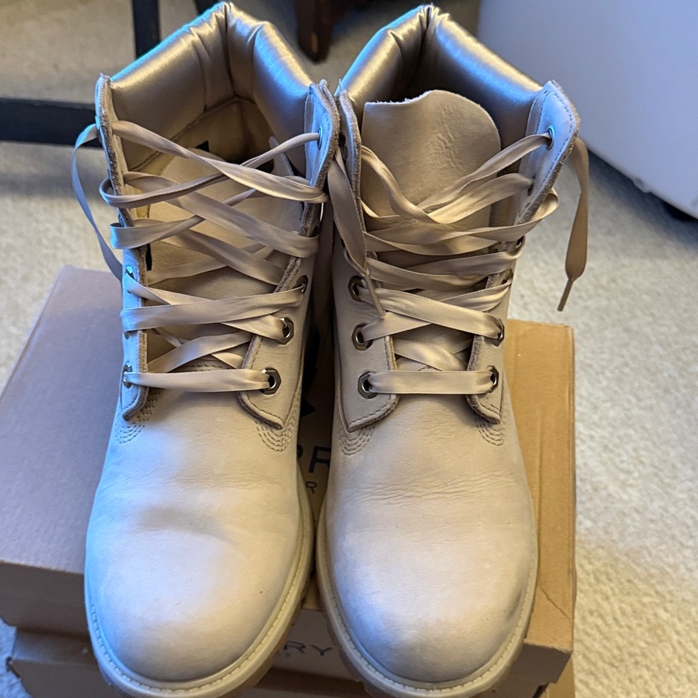 Timberland Off-White Leather Boots View 2
